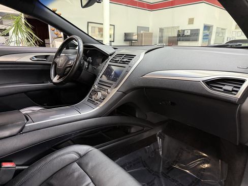 Used 2017 Lincoln MKZ Reserve image 18