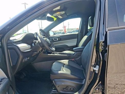 Certified 2025 Jeep Compass Limited w/ Elite Group AWD/4WD image 13
