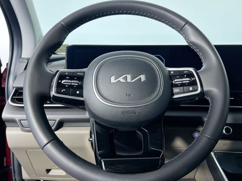 Certified 2026 Kia Carnival SX FWD image 15