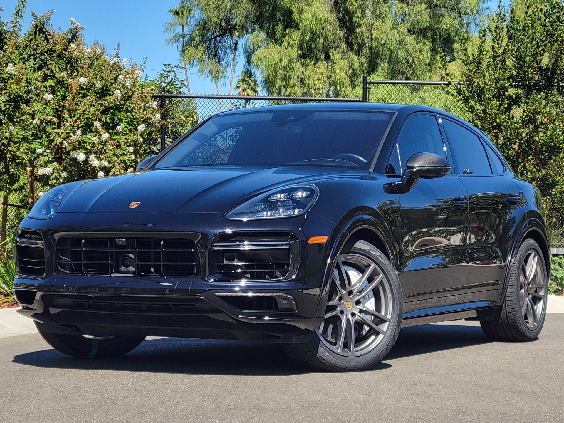 Certified 2022 Porsche Cayenne Turbo AWD/4WD image 1