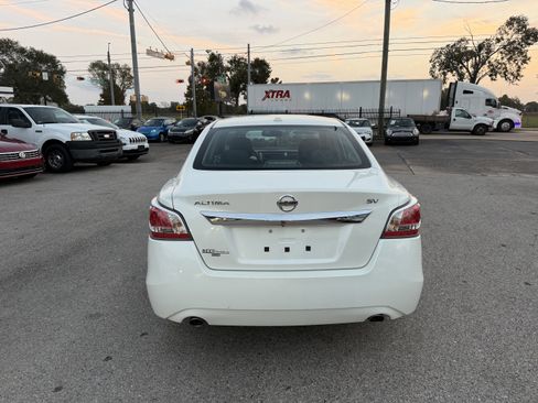Used 2015 Nissan Altima 2.5 SV w/ Convenience Package image 10
