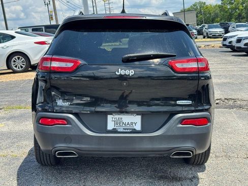Used 2016 Jeep Cherokee Latitude w/ Comfort/Convenience Group FWD image 5