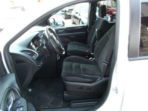 Used 2019 Dodge Grand Caravan SE FWD image 11