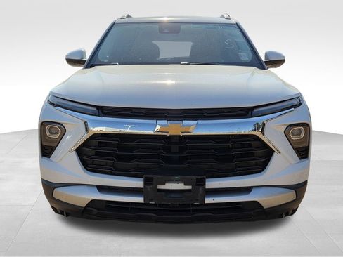 Used 2025 Chevrolet TrailBlazer LT w/ Driver Confidence Package AWD/4WD image 3