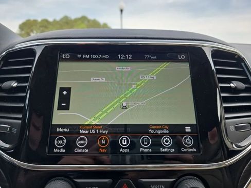 Used 2019 Jeep Grand Cherokee Limited image 28