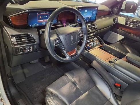 Used 2023 Lincoln Navigator Reserve AWD/4WD image 4