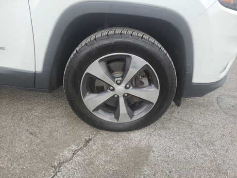 Used 2020 Jeep Cherokee Limited image 13