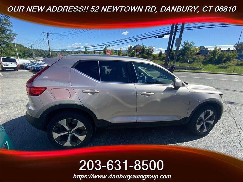 Used 2024 Volvo XC40 B5 Plus AWD/4WD image 10