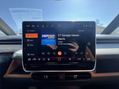 New 2025 Volkswagen ID. Buzz Pro S RWD image 16
