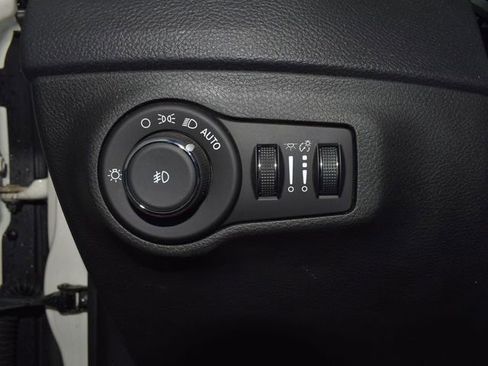 Used 2018 Jeep Compass Latitude w/ Cold Weather Group image 15