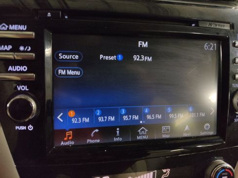 Used 2018 Nissan Murano Platinum w/ Cargo Package image 25