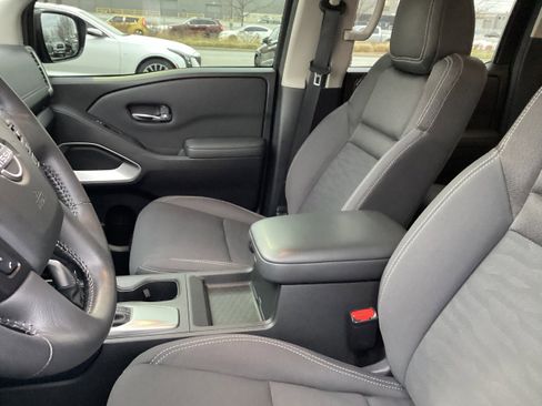 Used 2022 Nissan Frontier SV image 12