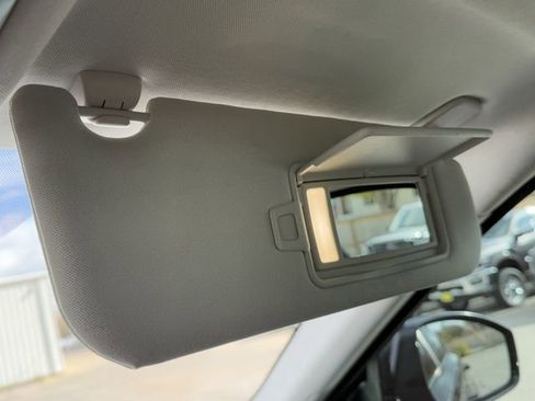 Used 2019 Land Rover Range Rover Velar S image 27