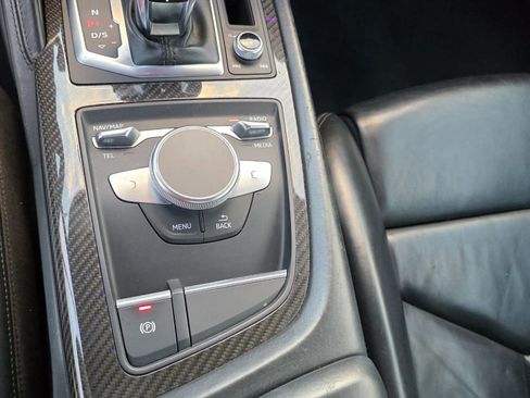 Used 2018 Audi R8 V10 w/ Premium Package image 17