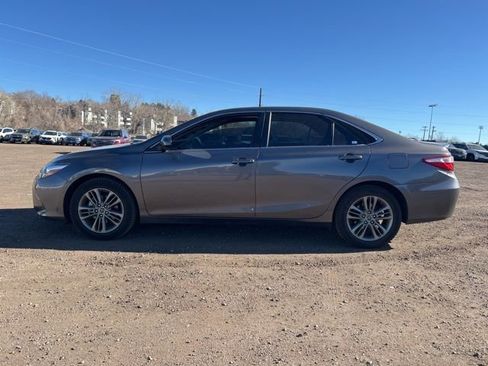 Used 2015 Toyota Camry SE image 2