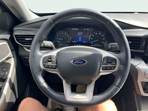 Used 2022 Ford Explorer XLT w/ Equipment Group 202A AWD/4WD image 31