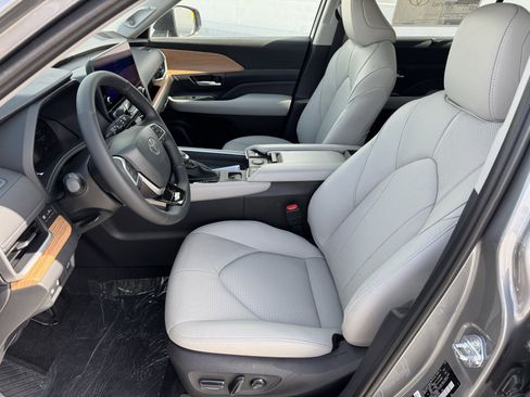 New 2026 Toyota Grand Highlander Limited AWD/4WD image 2