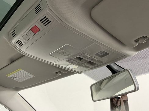 Used 2018 Volkswagen Tiguan SEL image 18