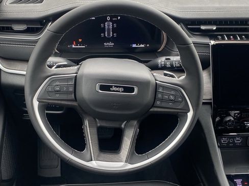 New 2025 Jeep Grand Cherokee Limited image 36