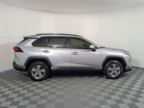 Used 2025 Toyota RAV4 XLE w/ Convenience Package image 5