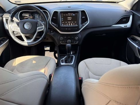 Used 2017 Jeep Cherokee Latitude w/ Comfort/Convenience Group FWD image 8