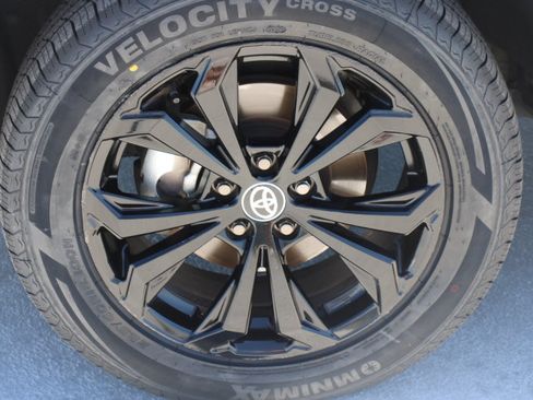 Used 2025 Toyota RAV4 SE AWD/4WD image 9