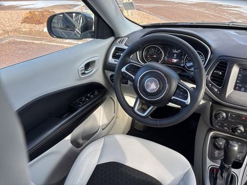 Used 2021 Jeep Compass Latitude image 27