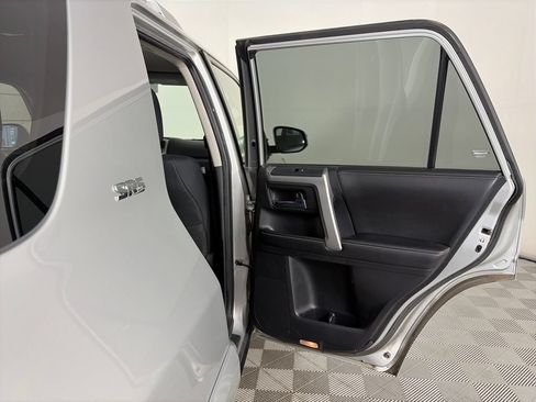 Used 2015 Toyota 4Runner SR5 AWD/4WD image 27