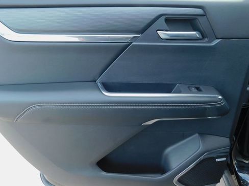 Used 2025 GMC Acadia Elevation image 25