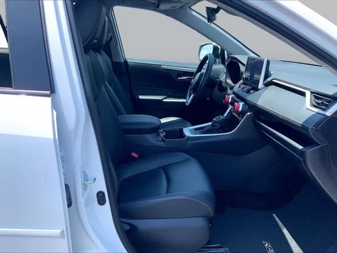Used 2025 Toyota RAV4 XLE Premium FWD image 9