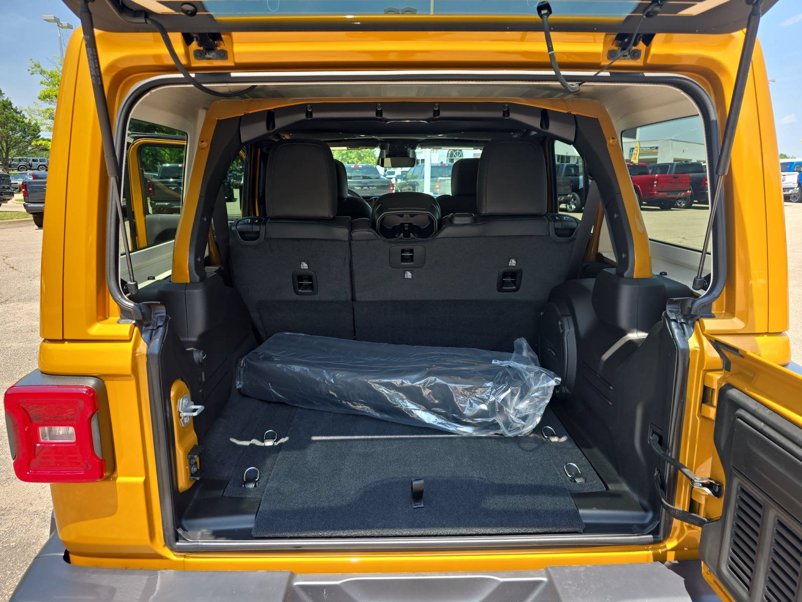 New 2026 Jeep Wrangler Unlimited Sahara AWD/4WD image 13