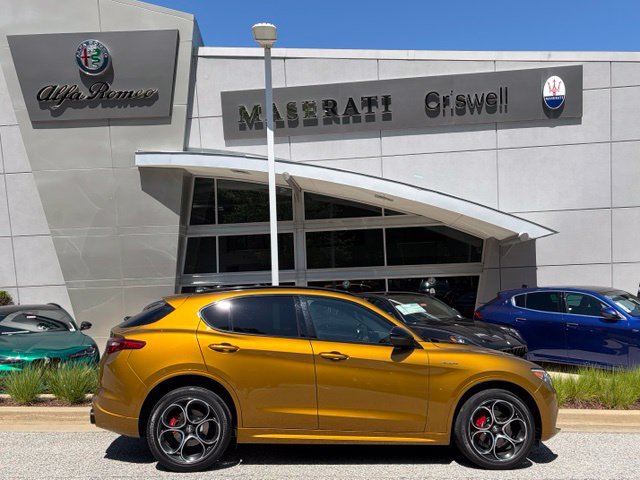 Used 2023 Alfa Romeo Stelvio Veloce AWD/4WD image 4