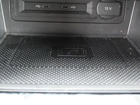 Used 2023 Volkswagen Atlas Cross Sport SEL R-Line image 25