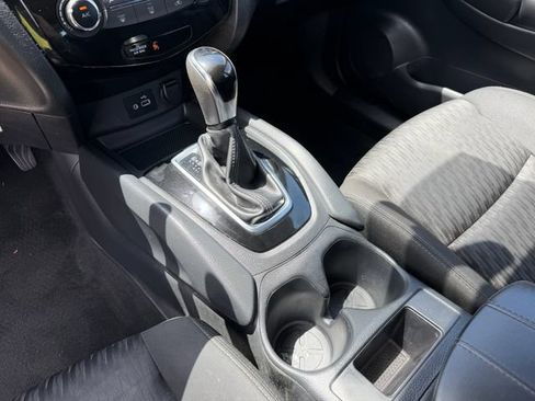 Used 2018 Nissan Rogue S AWD/4WD image 14