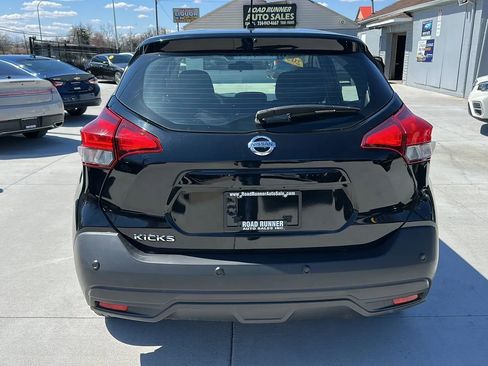 Used 2020 Nissan Kicks S image 6