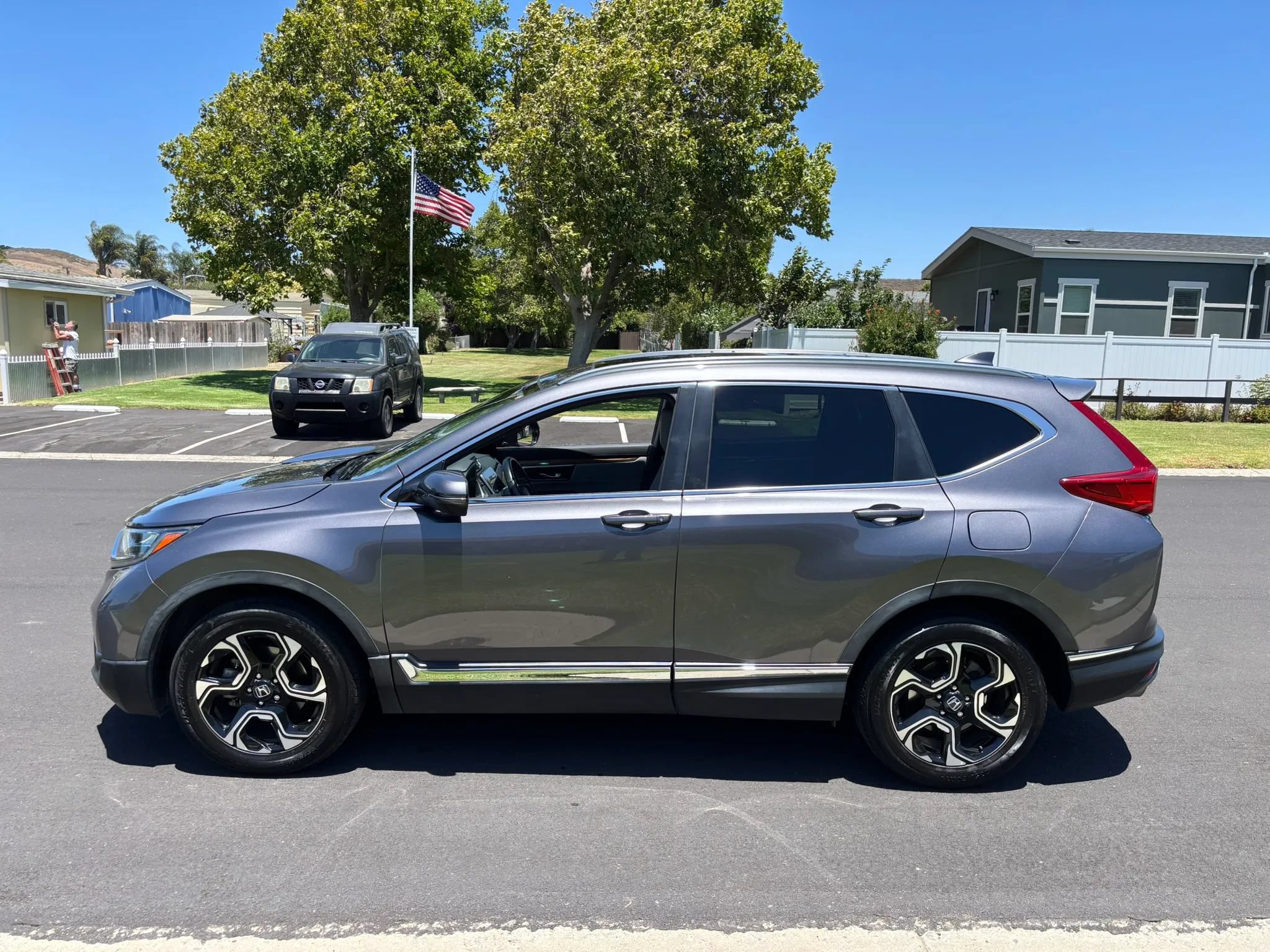 Used 2018 Honda CR-V Touring image 1