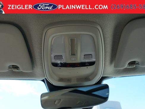 Used 2024 Volvo XC40 B5 Core AWD/4WD image 36