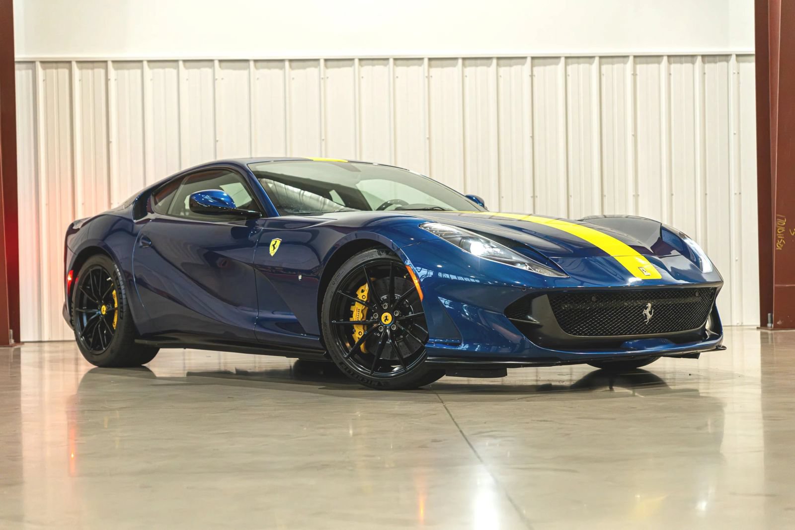 Used 2019 Ferrari 812 Superfast RWD image 2