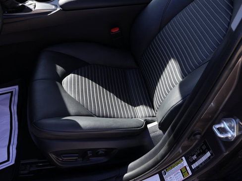 Used 2024 Toyota Camry SE image 33