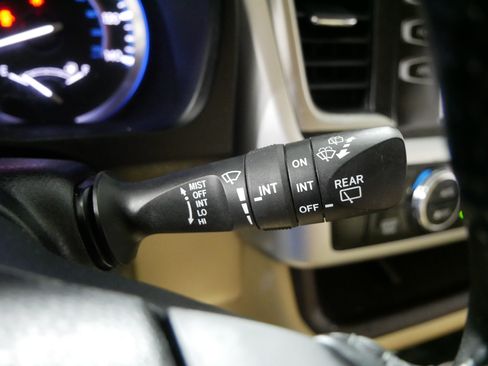 Used 2016 Toyota Highlander Plus AWD/4WD image 29