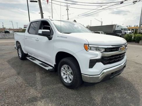 Used 2023 Chevrolet Silverado 1500 LT AWD/4WD image 2