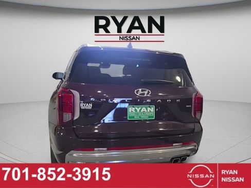 Used 2023 Hyundai Palisade Calligraphy image 4