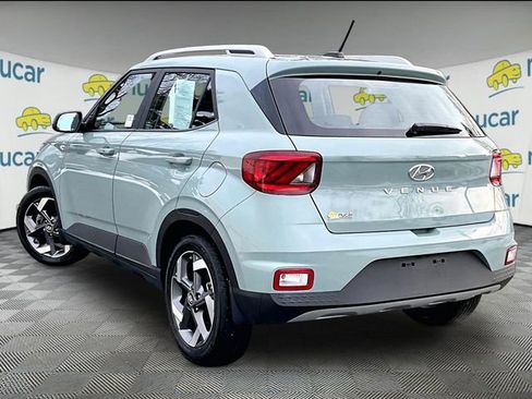 Used 2025 Hyundai Venue SEL image 2