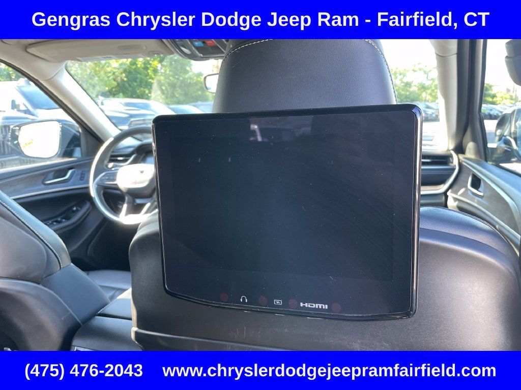 Used 2023 Jeep Grand Cherokee L Limited w/ Luxury Tech Group II AWD/4WD image 28