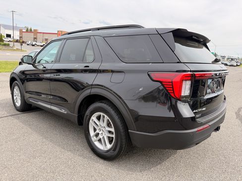 Used 2025 Ford Explorer Active AWD/4WD image 4