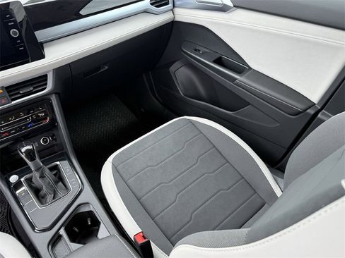 New 2026 Volkswagen Taos SE image 27