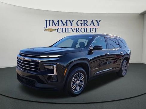 Used 2025 Chevrolet Traverse LT image 7