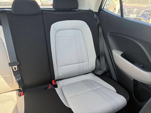 Used 2025 Hyundai Venue SEL FWD image 35
