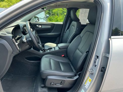 Certified 2025 Volvo XC40 B5 Core AWD/4WD image 11