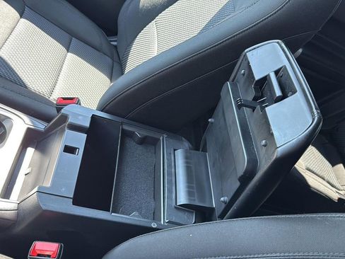 Used 2023 Ford Explorer XLT image 24